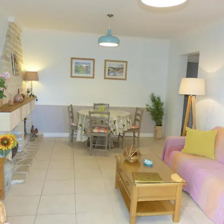 Maison Pierre D'or アパート